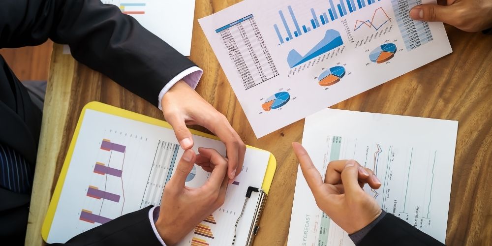 Using SWOT in Marketing: A Comprehensive Guide 2 Examplеs of SWOT in Markеting